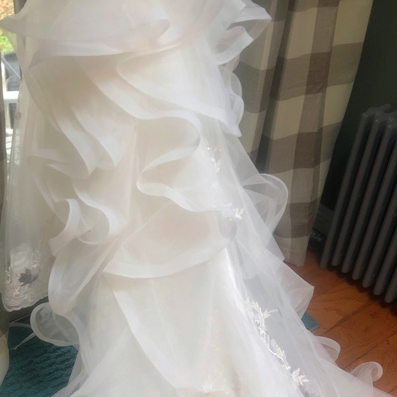 Kitty Chen Couture Bridal gown “Evita.”Size 12 NWT - Picture 4 of 9